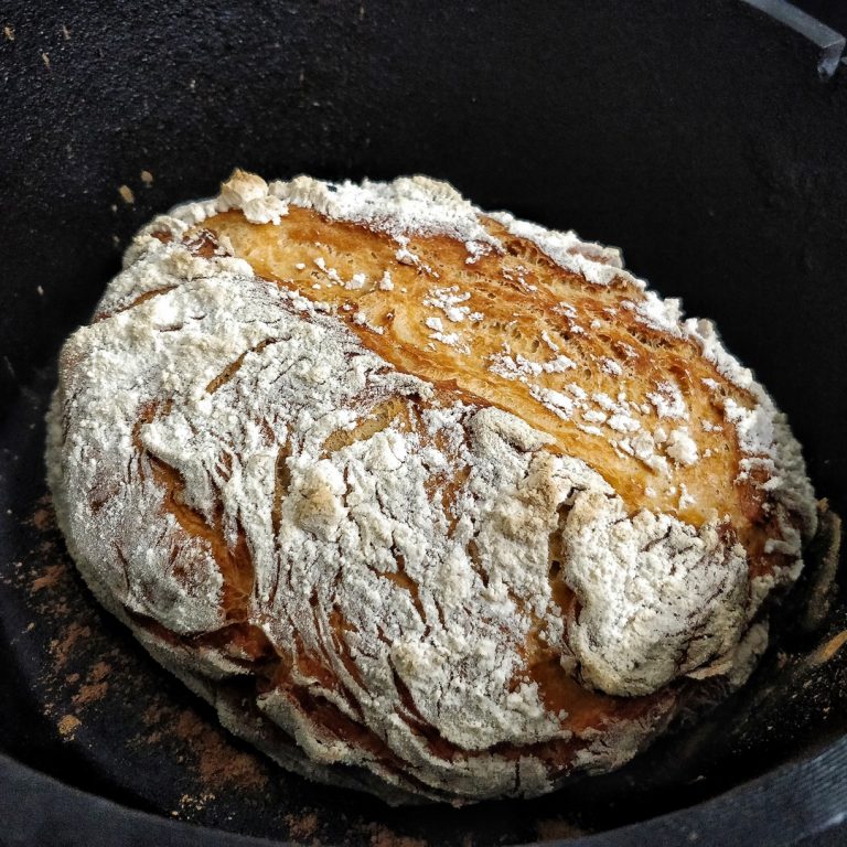 Rezept für ein knuspriges Weißbrot aus dem DutchOven - Hobby-Griller.de ...