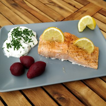 Norwegisches Lachsfilet auf der Zerdernplanke - Hobby-Griller.de