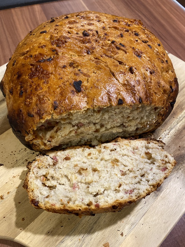 Käse-Zwiebel-Speck-Brot aus dem DutchOven - Hobby-Griller.de: Rezepte ...