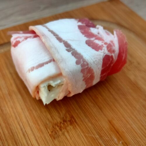 Hier bekommt ihr das Rezept für leckere Feta-Bacon-Taschen vom Grill