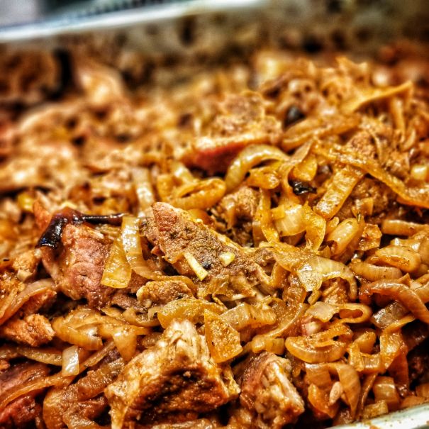 Hier bekommt ihr das Rezept für Zwiebelfleisch vom Grill. Genau so wie ihr es von der Kirmes kennt. ❤️