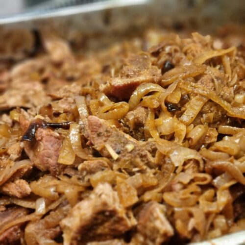 Hier bekommt ihr das Rezept für Zwiebelfleisch vom Grill. Genau so wie ihr es von der Kirmes kennt. ❤️