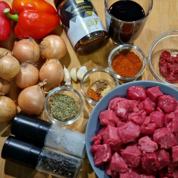 Rotweingulasch aus dem DutchOven - Hobby-Griller.de: Rezepte ...