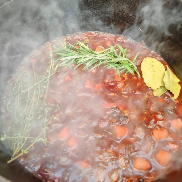 Ochsenbäckchen mit Portweinsauce aus dem DutchOven - Hobby-Griller.de ...