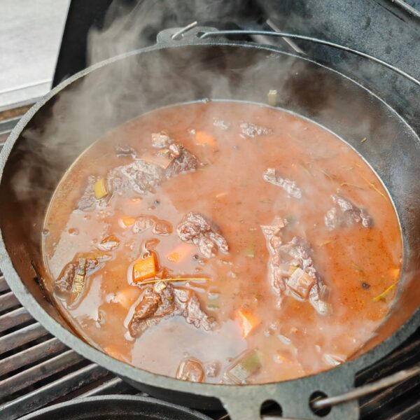 Ochsenbäckchen mit Portweinsauce aus dem DutchOven - Hobby-Griller.de ...