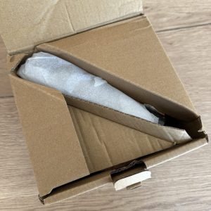 Granitmörser im Karton verpackt – sicher geschützter Gewürzmörser beim Unboxing im Test