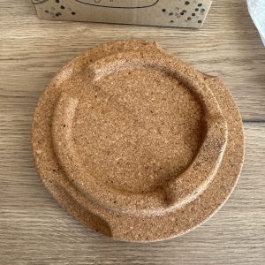 Innenseite des Korkdeckels vom Granitmörser – passgenauer Deckel für Gewürze im Mörser